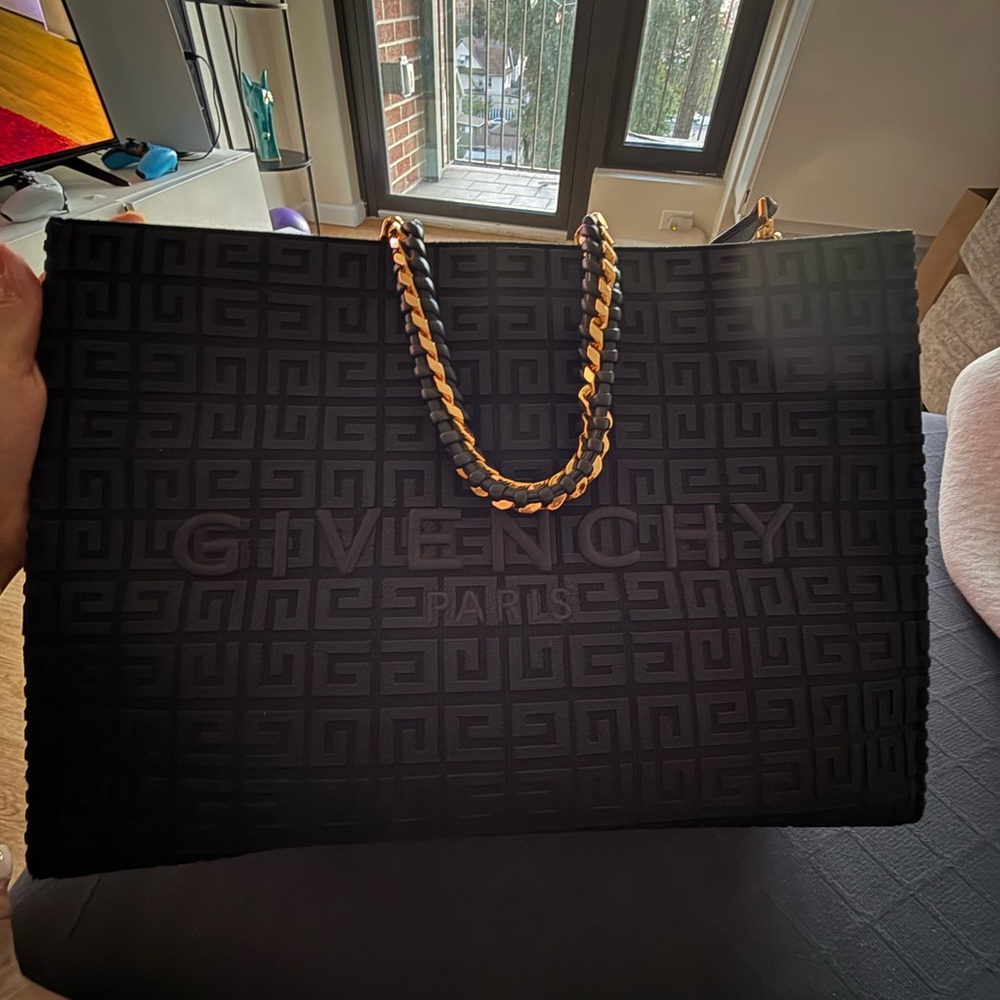 G-Tote Medium Shopping Bag in 4G Logo Canvas with Chain Handles